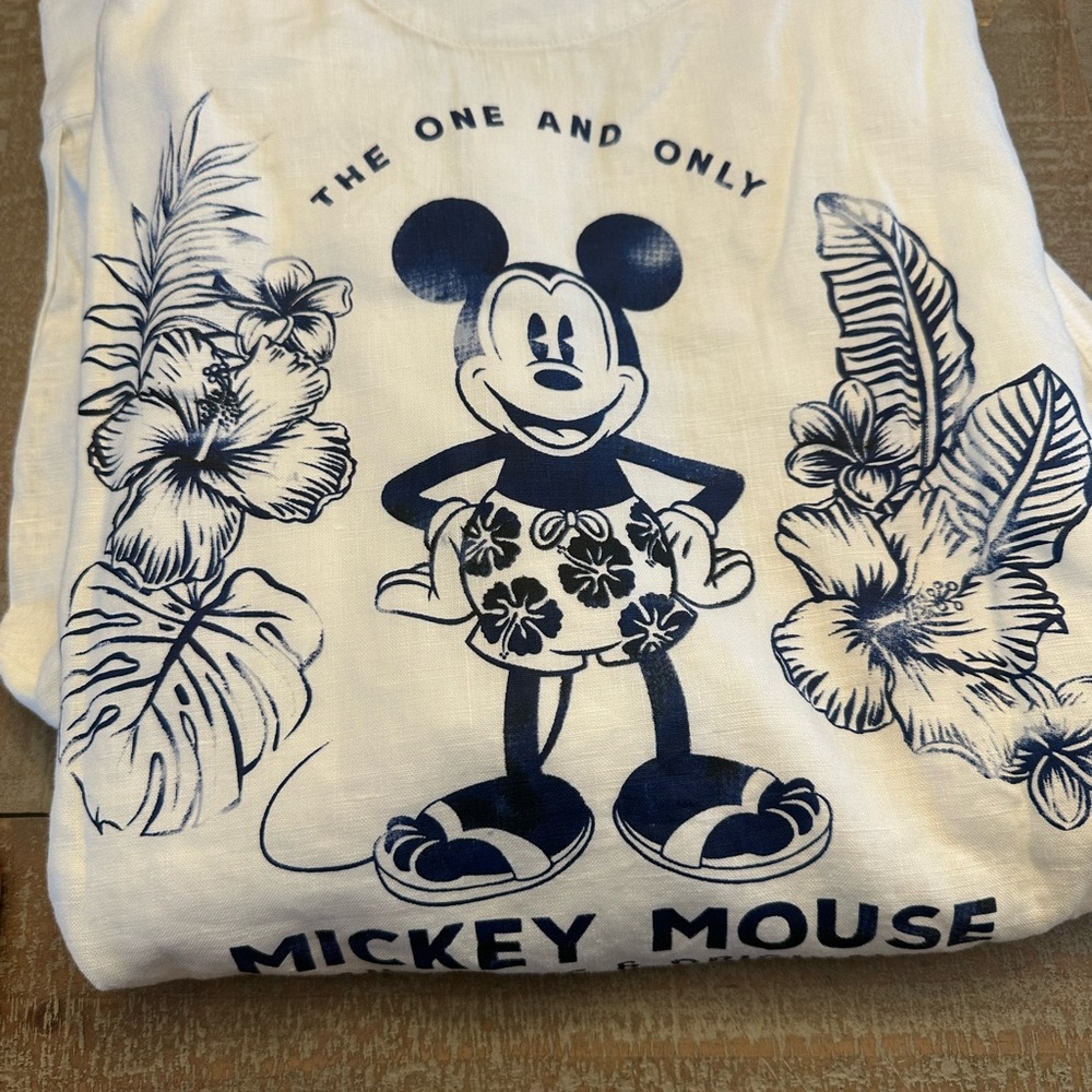 NWT Disney Parks by Tommy Bahama long sleeve button up